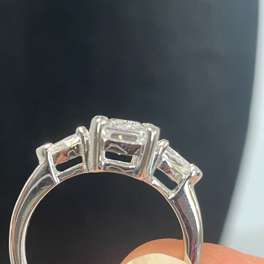 Rectangular cut cubic zirconia solitare ring with side cz accents. Size 10 - Picture 6 of 9